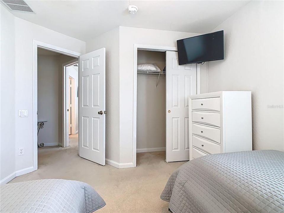 For Sale: $700,000 (5 beds, 5 baths, 2342 Square Feet)