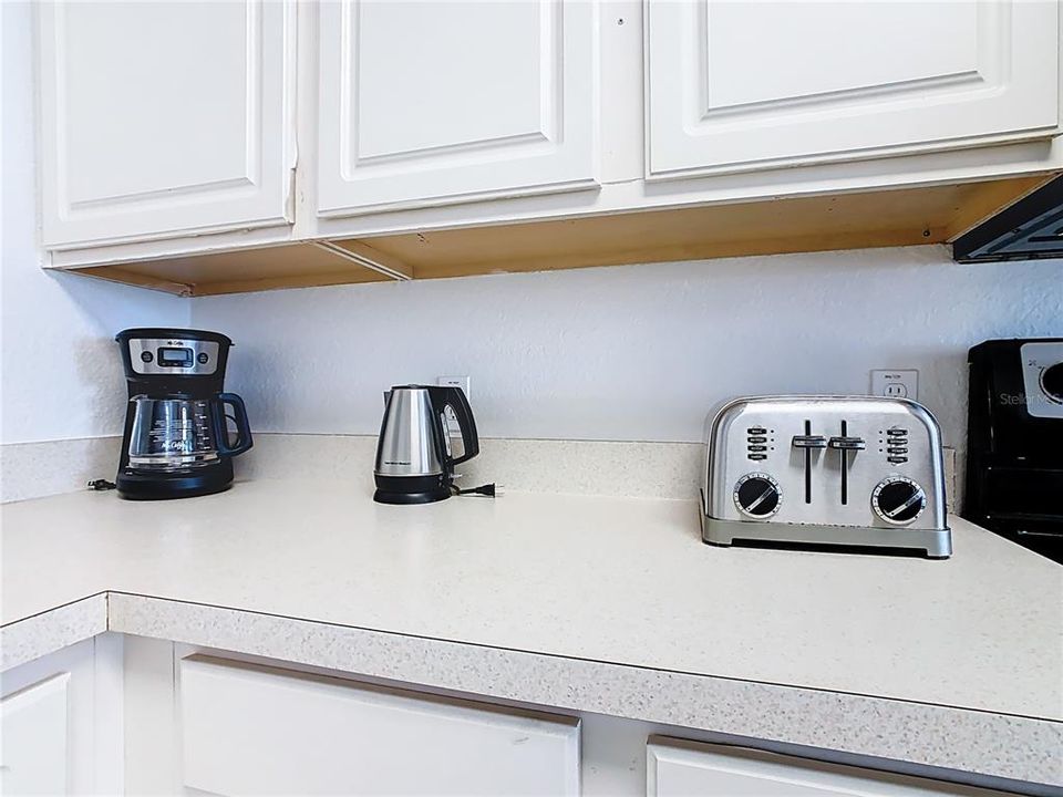 For Sale: $700,000 (5 beds, 5 baths, 2342 Square Feet)