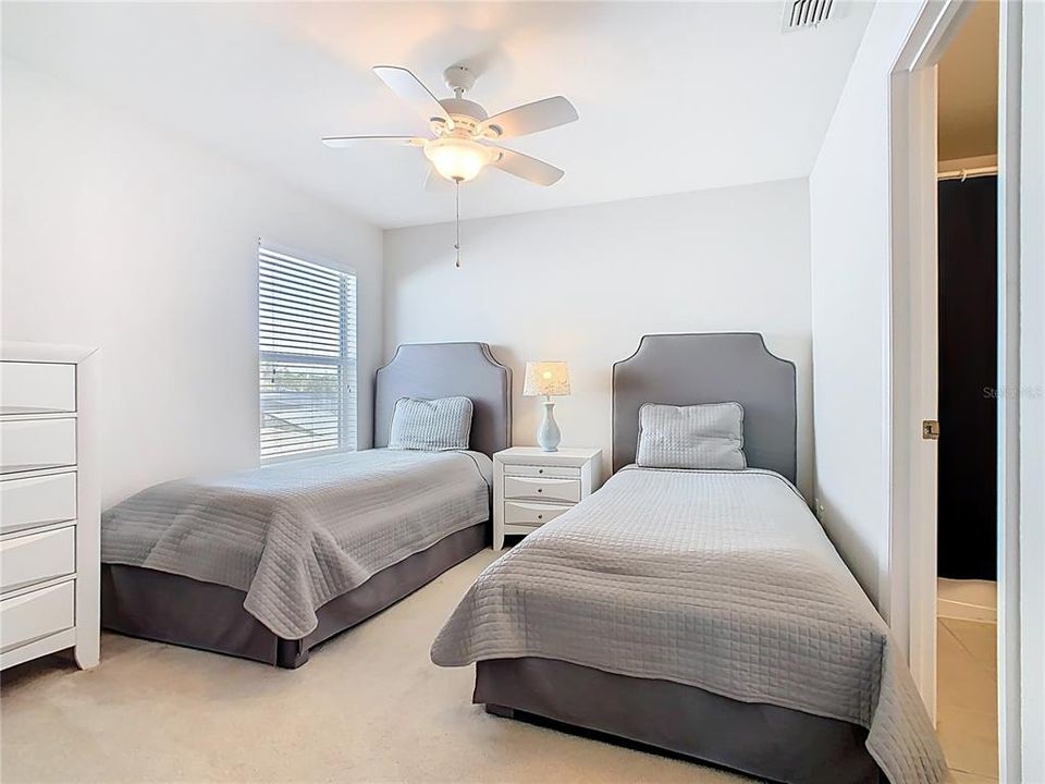 For Sale: $700,000 (5 beds, 5 baths, 2342 Square Feet)