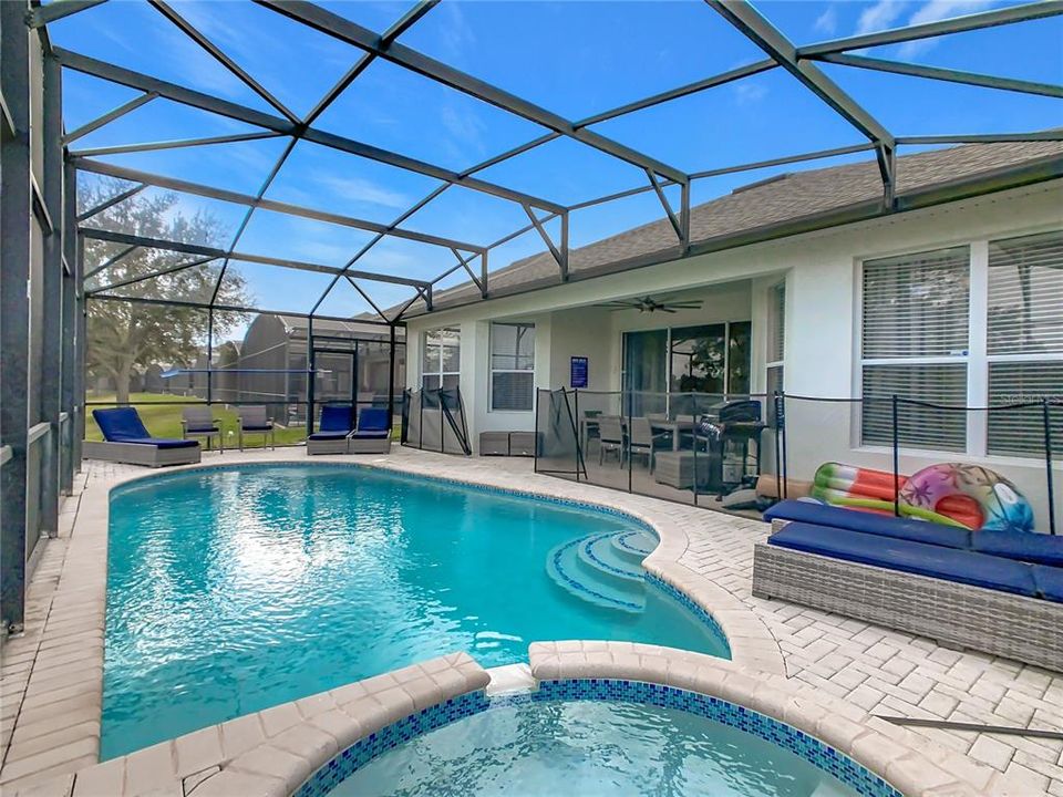 For Sale: $700,000 (5 beds, 5 baths, 2342 Square Feet)