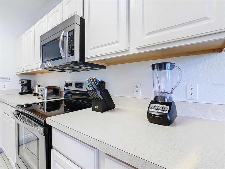 For Sale: $700,000 (5 beds, 5 baths, 2342 Square Feet)