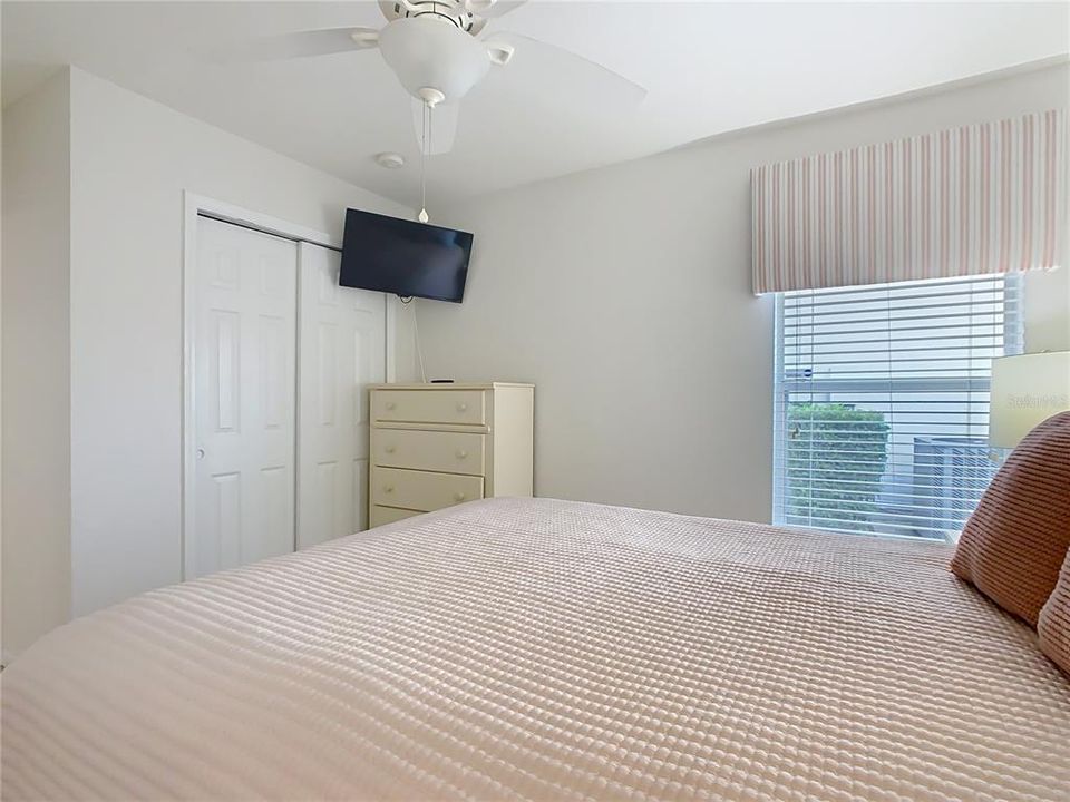 For Sale: $700,000 (5 beds, 5 baths, 2342 Square Feet)