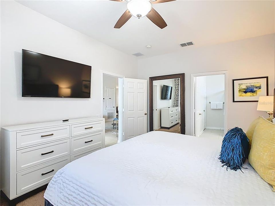 For Sale: $700,000 (5 beds, 5 baths, 2342 Square Feet)