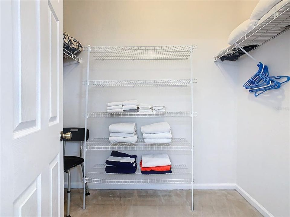 For Sale: $700,000 (5 beds, 5 baths, 2342 Square Feet)