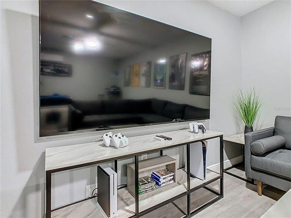 For Sale: $700,000 (5 beds, 5 baths, 2342 Square Feet)