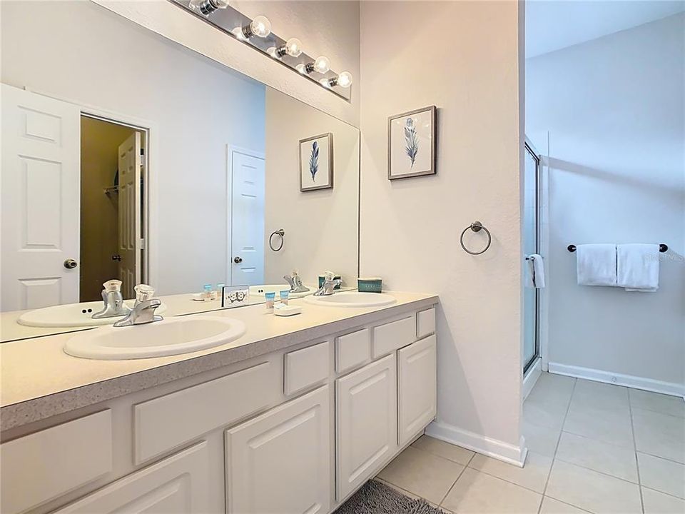 For Sale: $700,000 (5 beds, 5 baths, 2342 Square Feet)