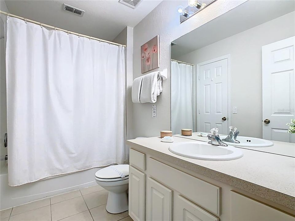 For Sale: $700,000 (5 beds, 5 baths, 2342 Square Feet)