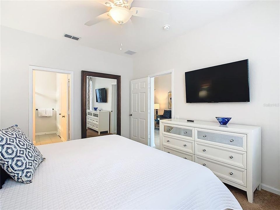 For Sale: $700,000 (5 beds, 5 baths, 2342 Square Feet)