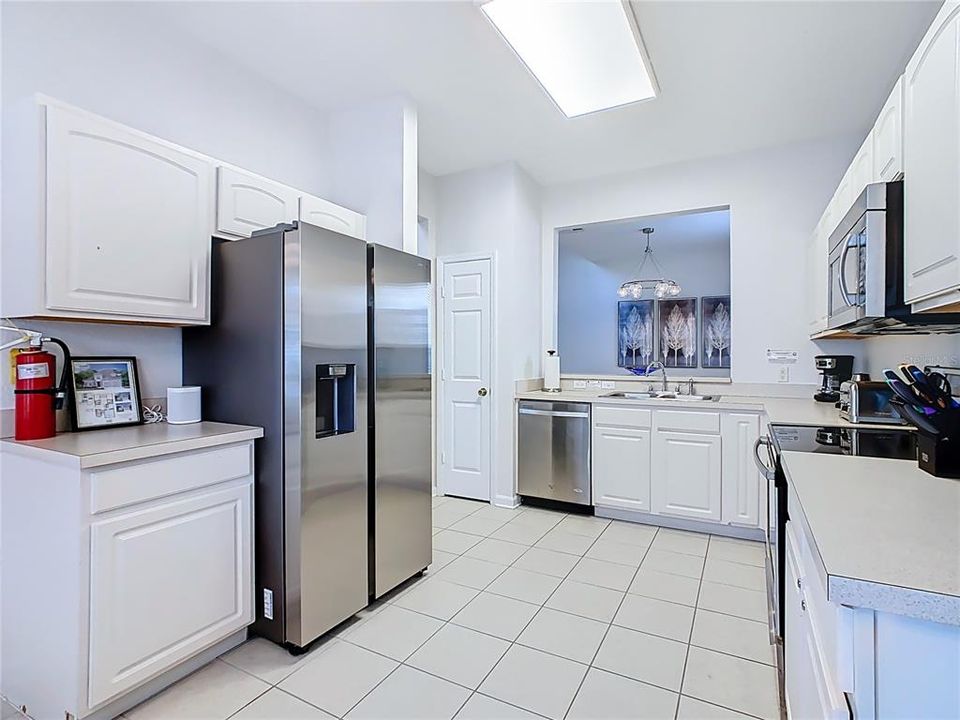 For Sale: $700,000 (5 beds, 5 baths, 2342 Square Feet)