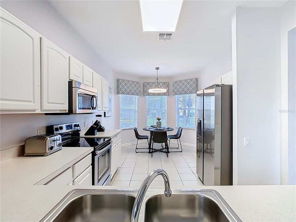 For Sale: $700,000 (5 beds, 5 baths, 2342 Square Feet)