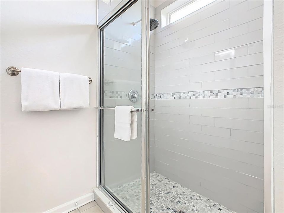 For Sale: $700,000 (5 beds, 5 baths, 2342 Square Feet)