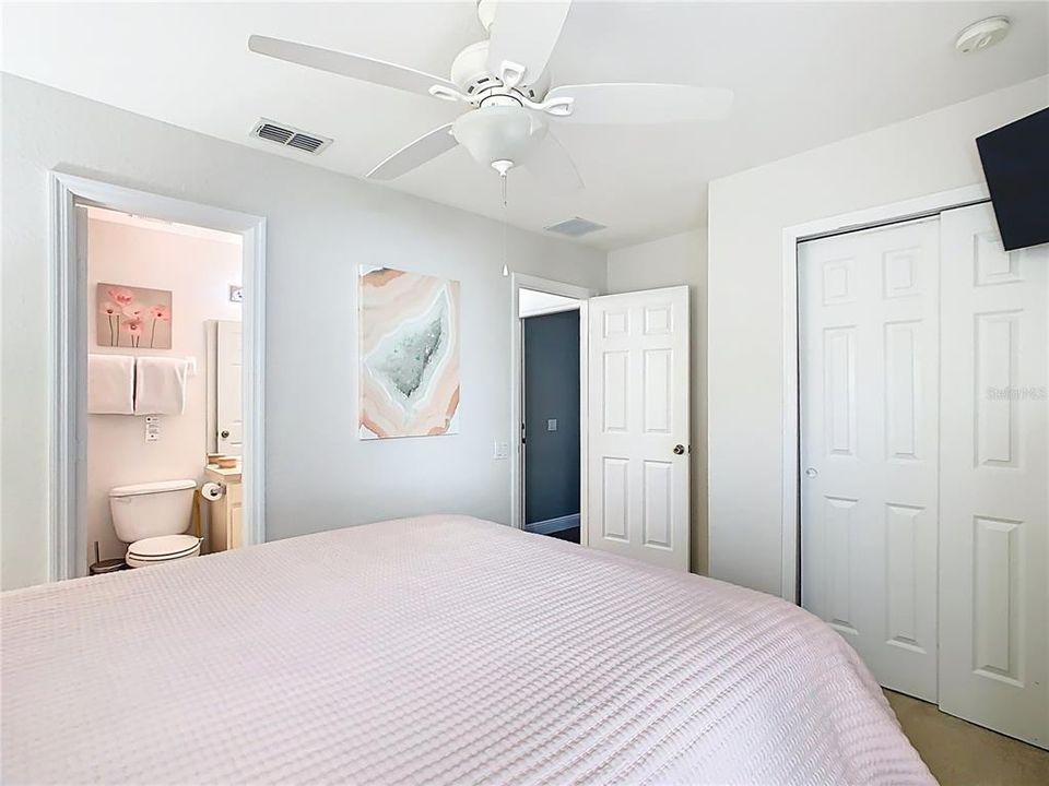 For Sale: $700,000 (5 beds, 5 baths, 2342 Square Feet)