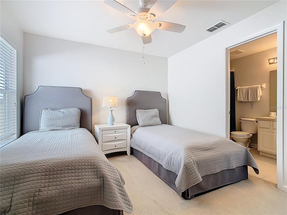 For Sale: $700,000 (5 beds, 5 baths, 2342 Square Feet)