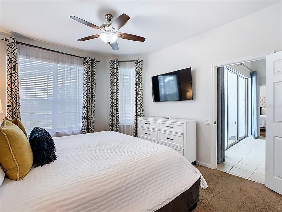 For Sale: $700,000 (5 beds, 5 baths, 2342 Square Feet)