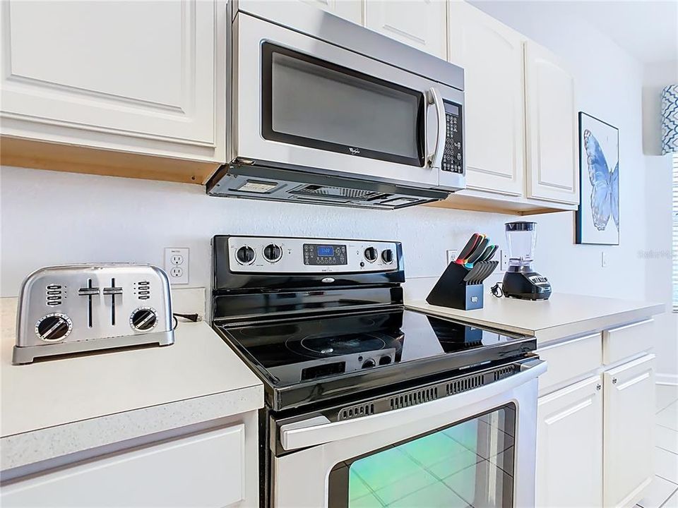 For Sale: $700,000 (5 beds, 5 baths, 2342 Square Feet)