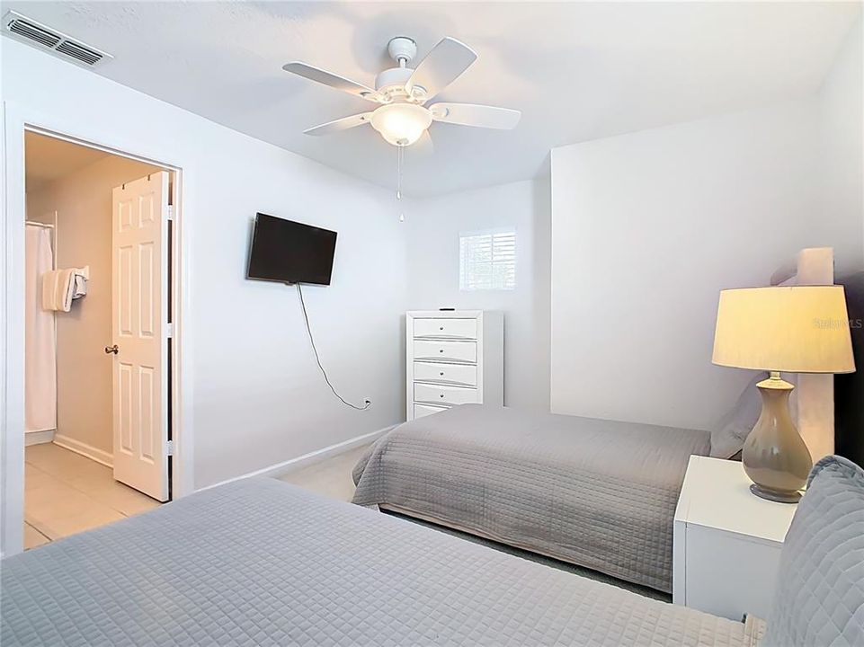 For Sale: $700,000 (5 beds, 5 baths, 2342 Square Feet)