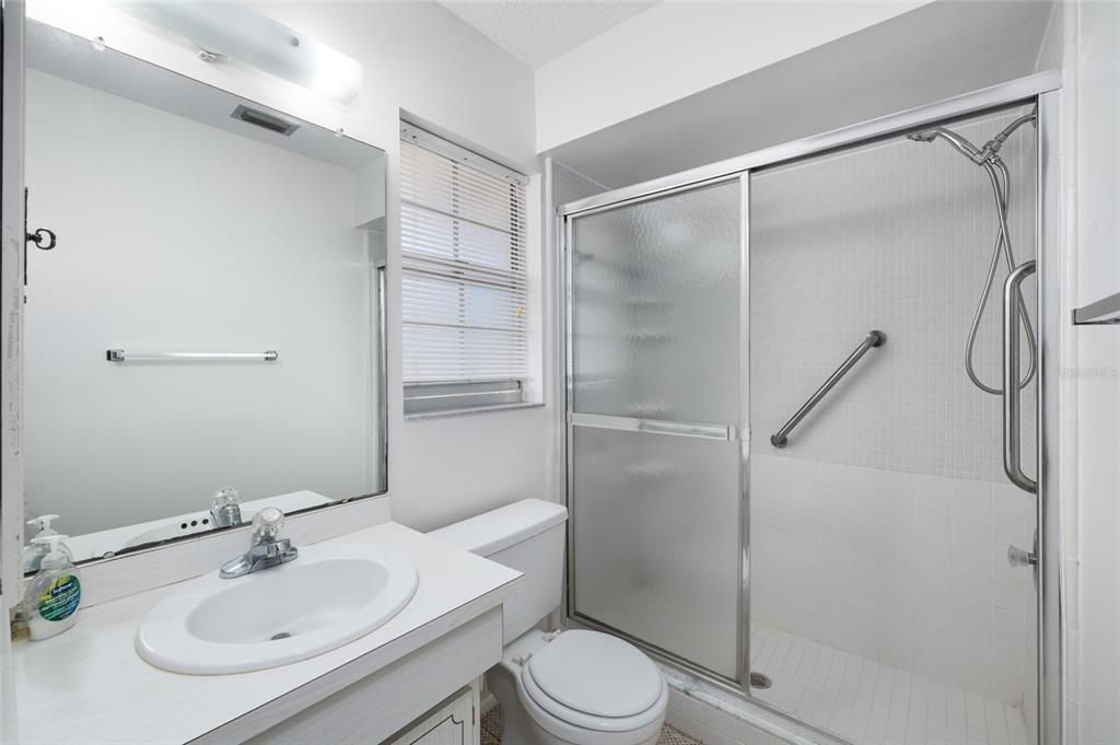 На продажу: $110,000 (1 спален, 1 ванн, 645 Квадратных фут)