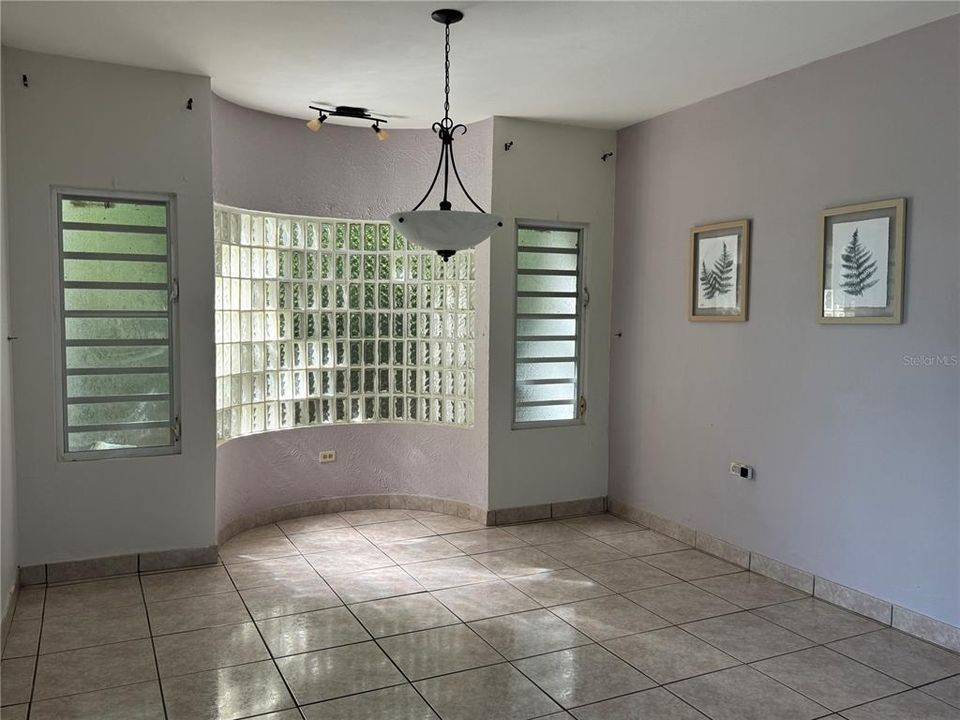 En Venta: $250,000 (3 camas, 2 baños, 1732 Pies cuadrados)