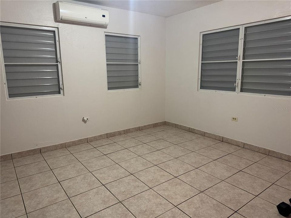 En Venta: $250,000 (3 camas, 2 baños, 1732 Pies cuadrados)
