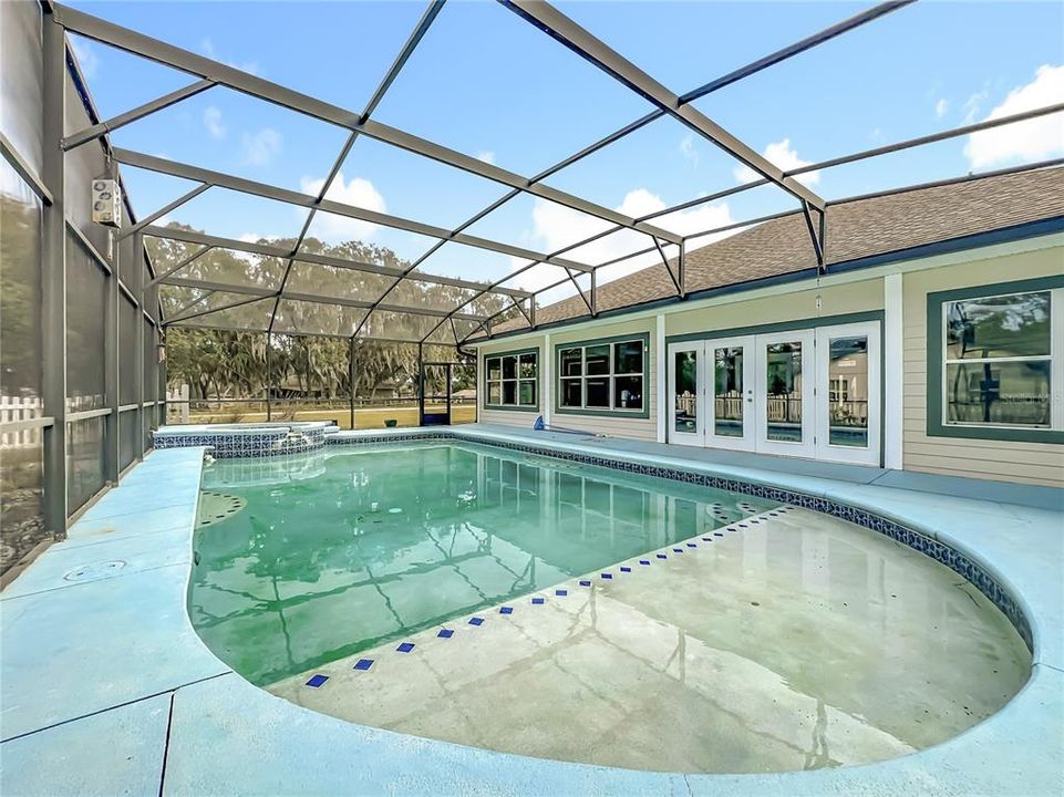 En Venta: $385,000 (4 camas, 2 baños, 2682 Pies cuadrados)