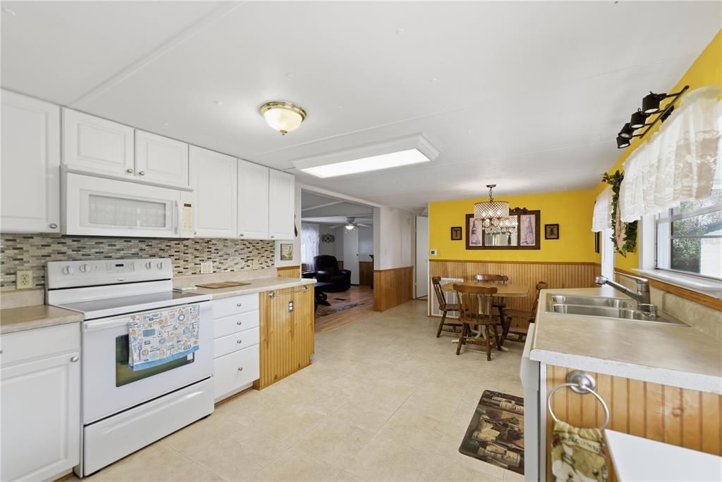 En Venta: $169,900 (3 camas, 2 baños, 1128 Pies cuadrados)