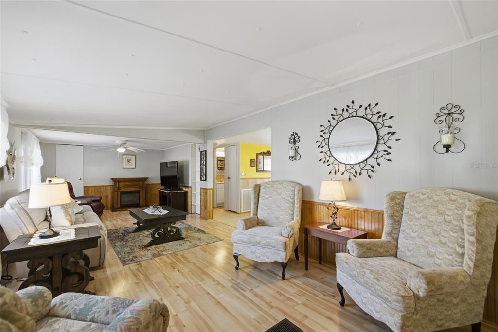 En Venta: $169,900 (3 camas, 2 baños, 1128 Pies cuadrados)