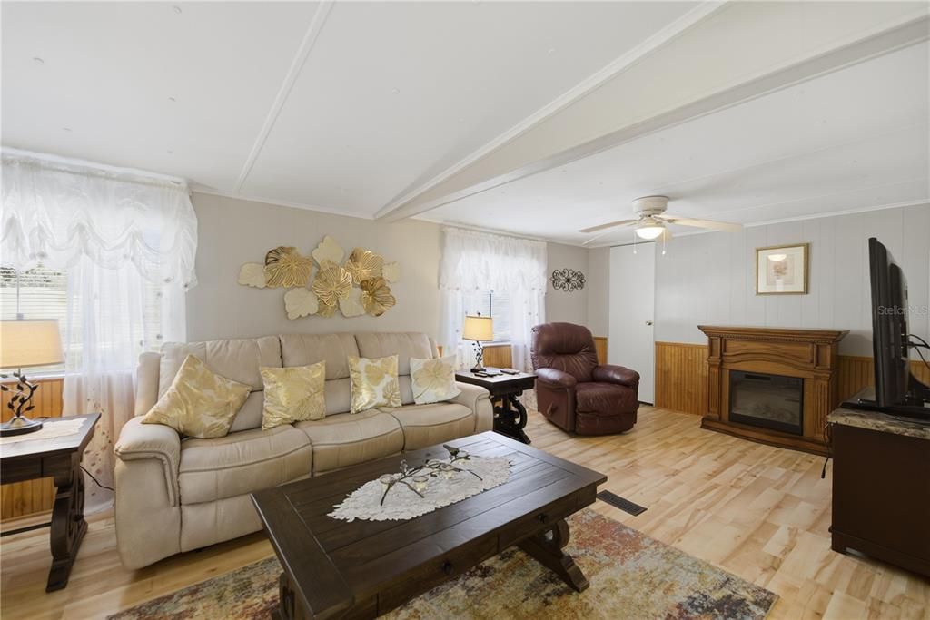 En Venta: $169,900 (3 camas, 2 baños, 1128 Pies cuadrados)