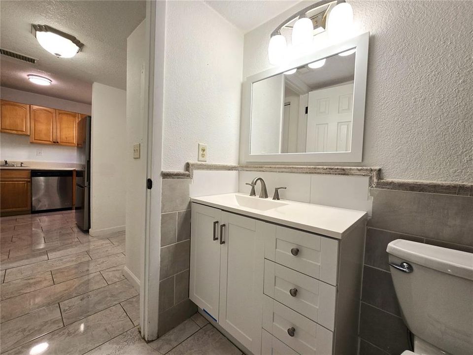 待售: $77,400 (1 贝兹, 1 浴室, 700 平方英尺)