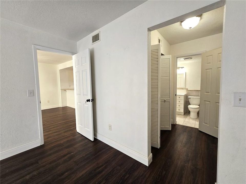 待售: $77,400 (1 贝兹, 1 浴室, 700 平方英尺)