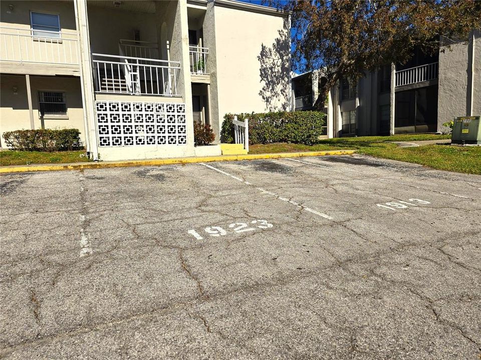 待售: $77,400 (1 贝兹, 1 浴室, 700 平方英尺)