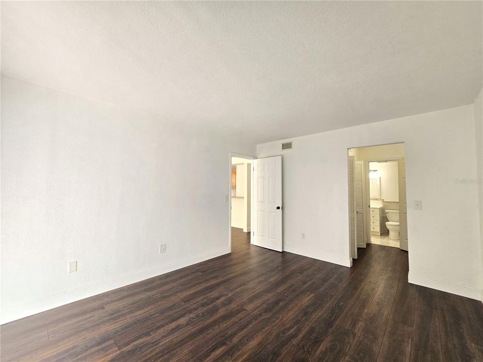 待售: $77,400 (1 贝兹, 1 浴室, 700 平方英尺)