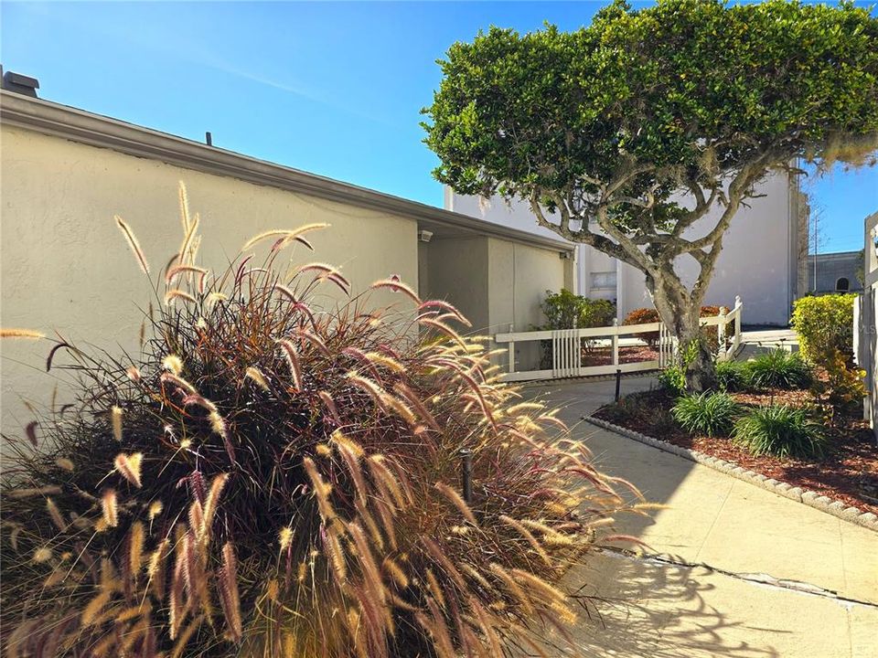 待售: $77,400 (1 贝兹, 1 浴室, 700 平方英尺)