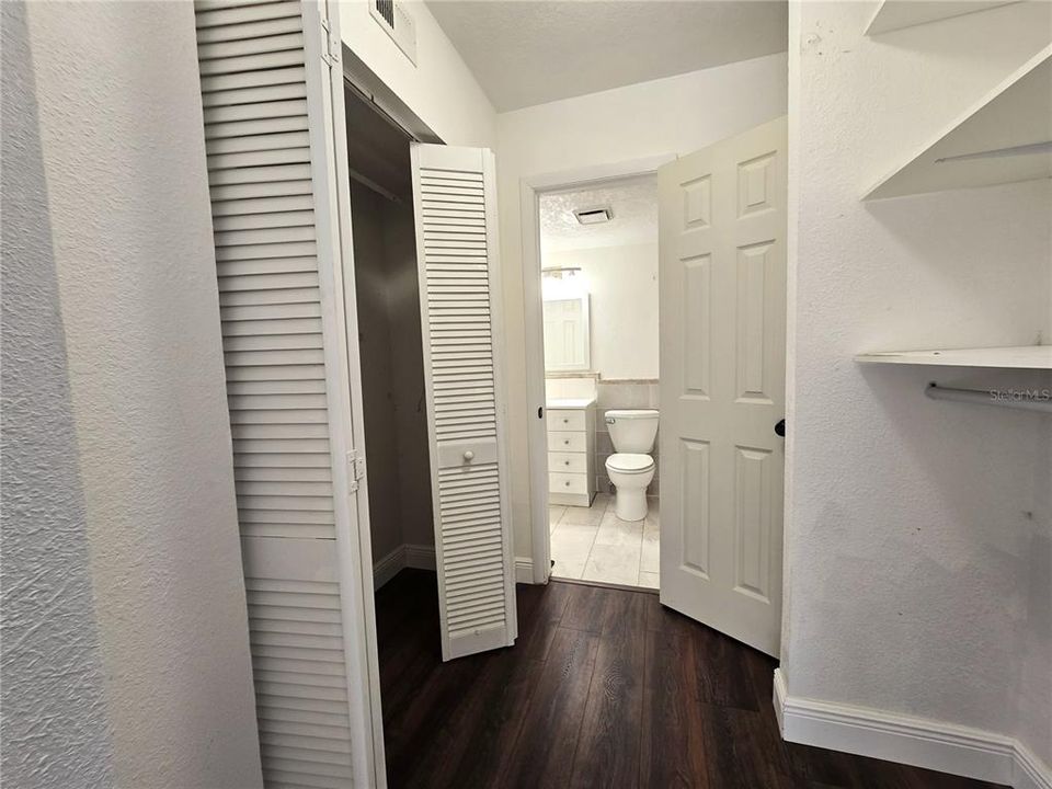 待售: $77,400 (1 贝兹, 1 浴室, 700 平方英尺)