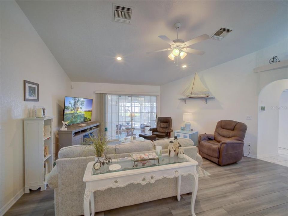 For Sale: $485,000 (3 beds, 2 baths, 1751 Square Feet)