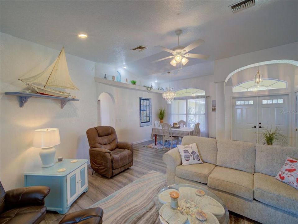 For Sale: $485,000 (3 beds, 2 baths, 1751 Square Feet)