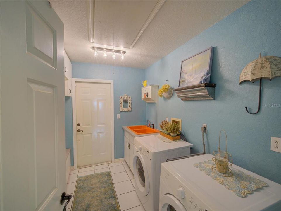 For Sale: $485,000 (3 beds, 2 baths, 1751 Square Feet)