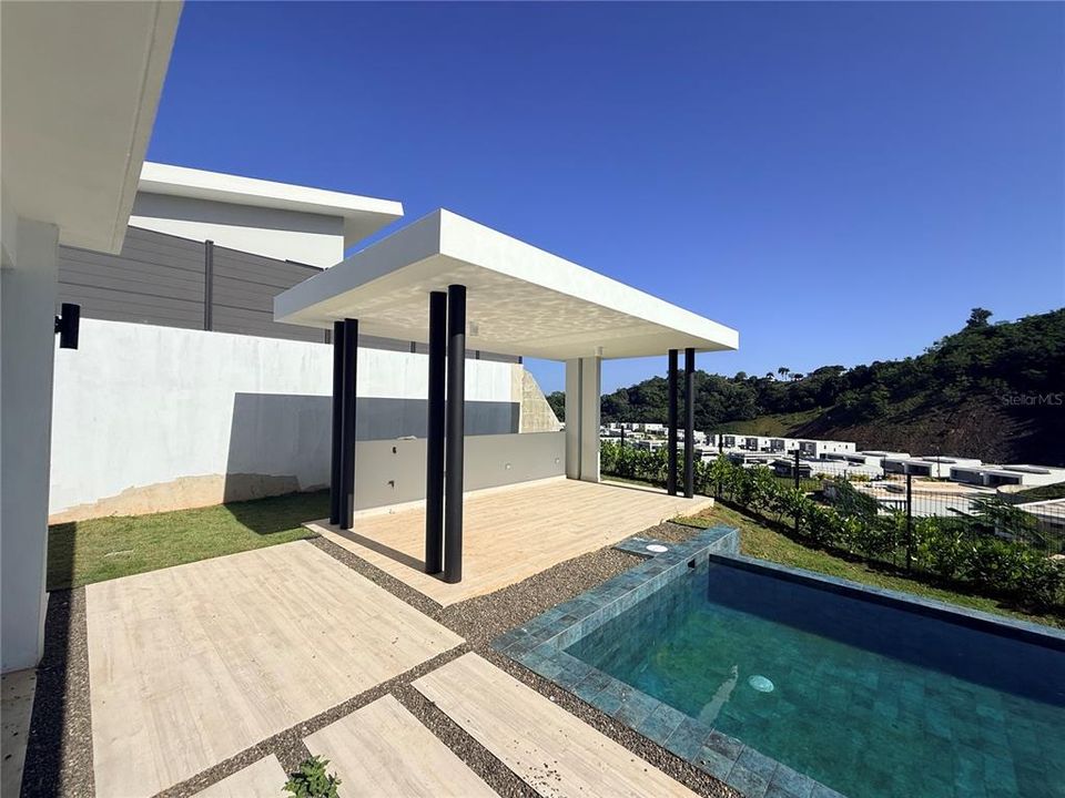 For Sale: $2,550,000 (4 beds, 4 baths, 4300 Square Feet)