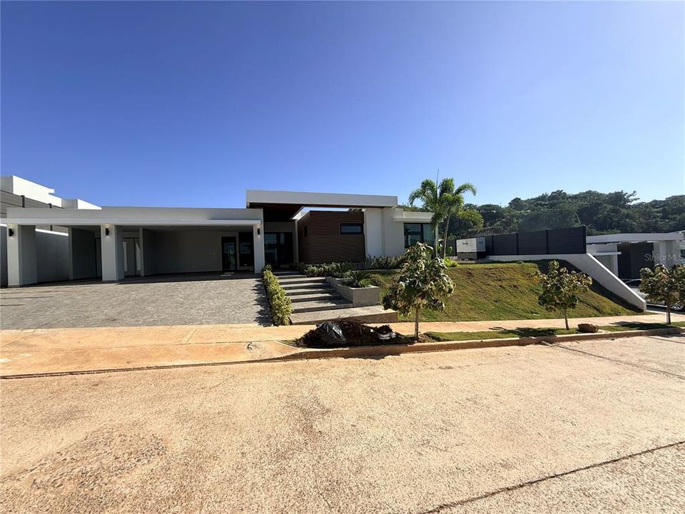 For Sale: $2,550,000 (4 beds, 4 baths, 4300 Square Feet)