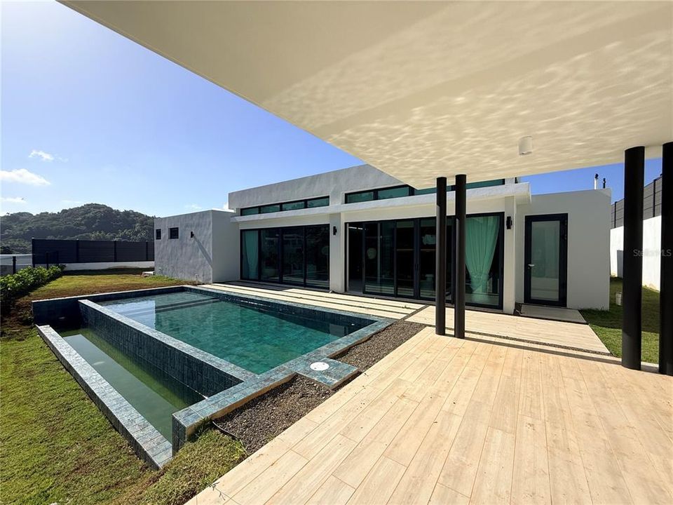 For Sale: $2,550,000 (4 beds, 4 baths, 4300 Square Feet)