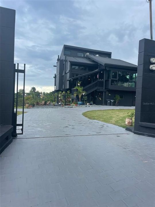 待售: $1,500,000 (3 贝兹, 2 浴室, 1289 平方英尺)