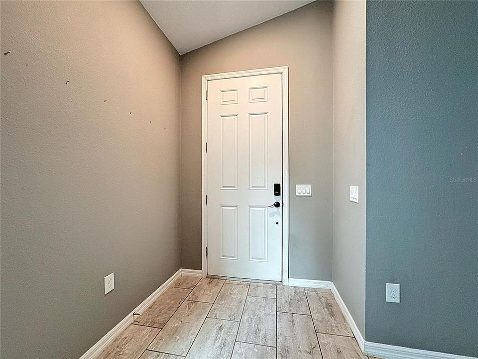 На продажу: $375,000 (5 спален, 2 ванн, 1820 Квадратных фут)