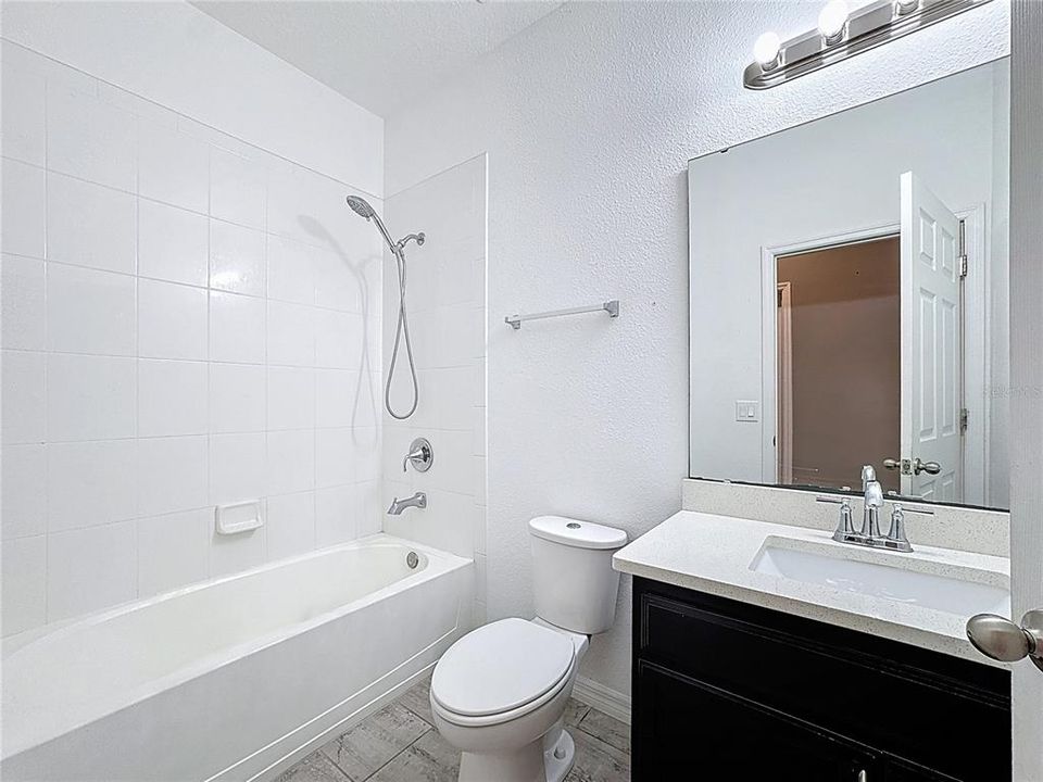 На продажу: $375,000 (5 спален, 2 ванн, 1820 Квадратных фут)