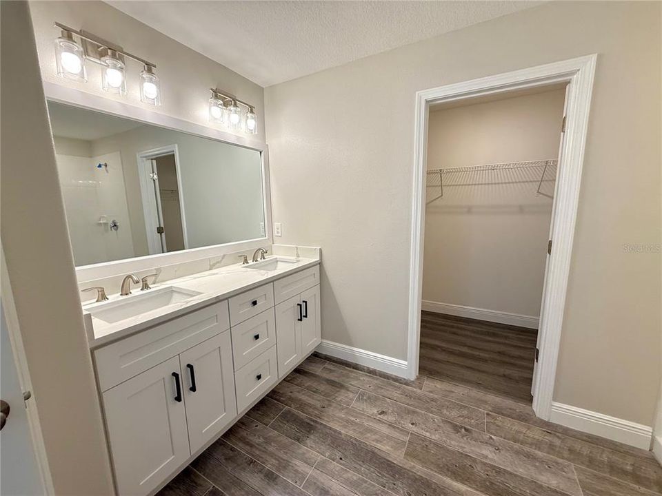 En Venta: $389,000 (5 camas, 2 baños, 2275 Pies cuadrados)