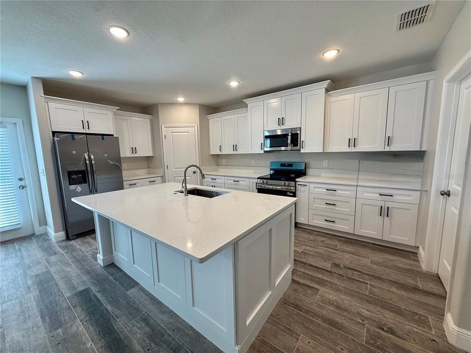 En Venta: $389,000 (5 camas, 2 baños, 2275 Pies cuadrados)