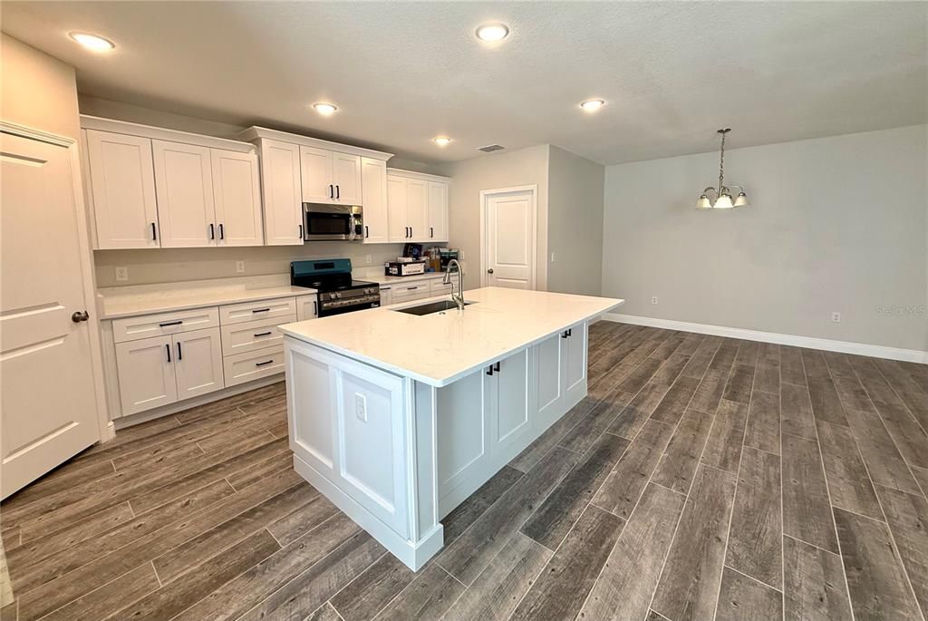 En Venta: $389,000 (5 camas, 2 baños, 2275 Pies cuadrados)