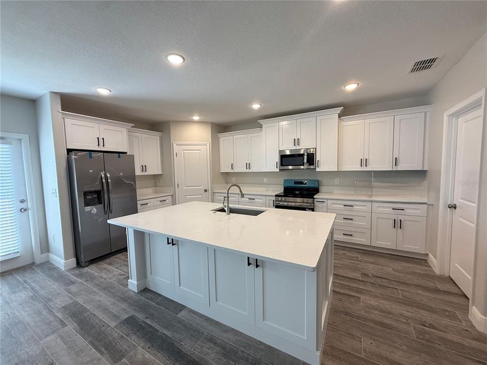 En Venta: $389,000 (5 camas, 2 baños, 2275 Pies cuadrados)