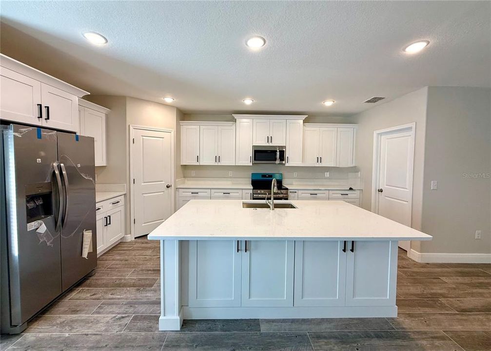 En Venta: $389,000 (5 camas, 2 baños, 2275 Pies cuadrados)