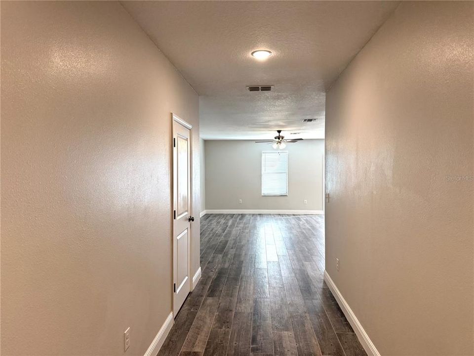 En Venta: $389,000 (5 camas, 2 baños, 2275 Pies cuadrados)