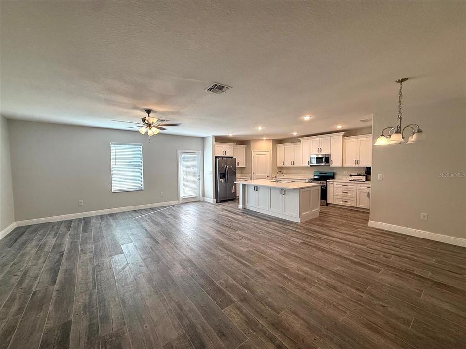 En Venta: $389,000 (5 camas, 2 baños, 2275 Pies cuadrados)