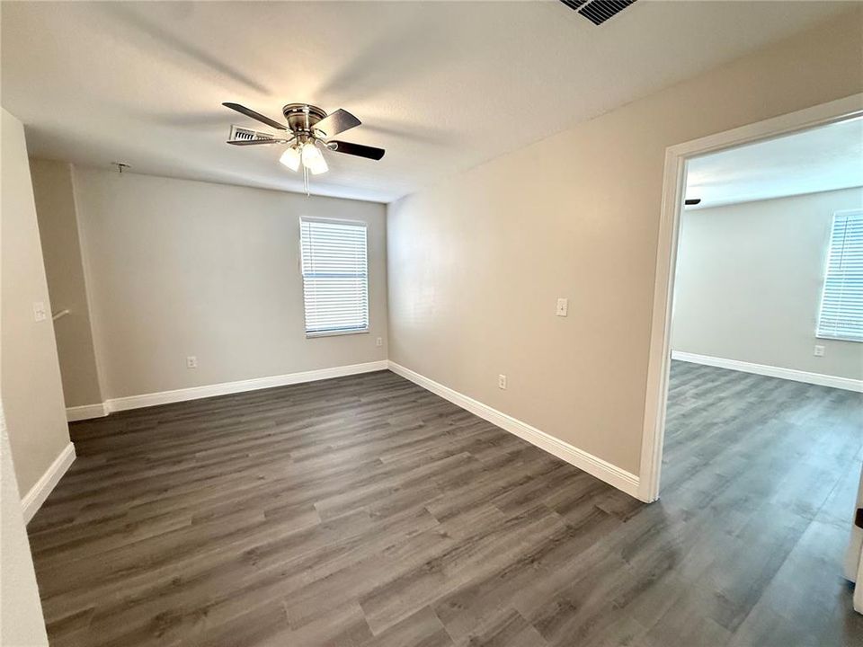 En Venta: $389,000 (5 camas, 2 baños, 2275 Pies cuadrados)